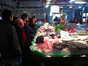 Imatge d'una peixateria al Mercat Nou. Foto: V.R.