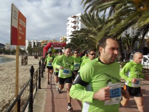 Antoni Marí, a la derecha de la imagen, en la carrera Extrem con final en el Puig de Missa