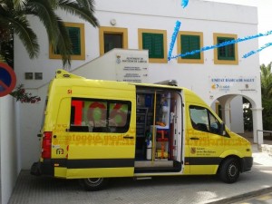 Imagen de archivo de una ambulancia en Sant Joan