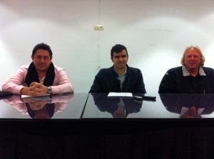 El presidente de los empresarios de ocio de Platja d'en Bossa, José Ramón Noguera, el presidente de West End Sant Antoni, José Colomar, y el presidente de empresarios de Cala de Bou, Chris Langley. Foto: D.V.