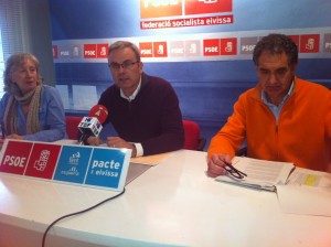 Vicent Torres, en el centro, junto a Miguel Padial y Carmen Vidal