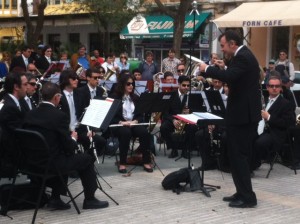 Los músicos demuestran que se puede leer la partitura con gafas oscuras.