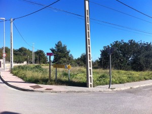 Los terrenos de la disputa están situados en Cap Martinet, frente al edificio de Aqualandia. Foto: Soldat