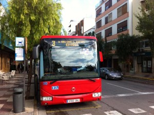 De momento, los autobuses siguen en isidor Macabich. Foto: D.V.