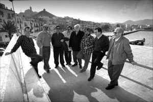 Villangómez, amb Julio Herranz i bona part dels poetes de l'illa. Foto: Carles Ribas