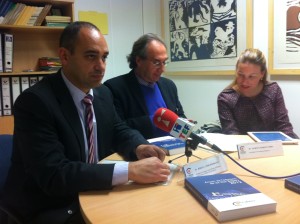 Martí Xavier March, en el centro, junto a Josep Antoni Cifre y Gemma Tur 