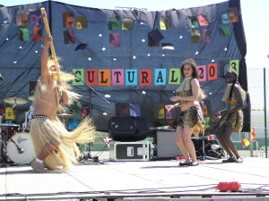 Baile peruano en acción.