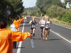 Toni Marí, Carlos Torres y Josep Torres, en un punto de avituallamiento.