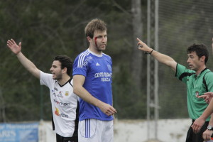 Dani Monzo sufrió una aparatosa brecha en la ceja. Foto: Fútbol Pitiuso