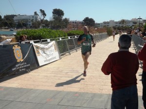 Pedro Moreno (Sa Raval) cruza la línea de meta en segunda posición.