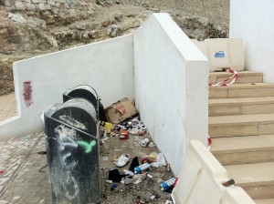 Basura acumulada entre las calles Alt y Retir