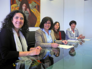 Signatura del conveni entre l'Ajuntament de Sant Antoni i la Fundació Deixalles. Foto: Ajuntament de Sant Antoni.