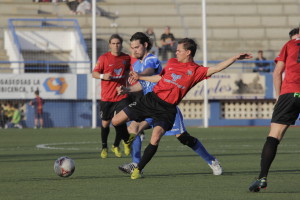 Lance del partido del Formentera en el campo del Isleño. Foto: Fútbol Pitiuso