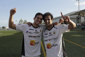 Piquero, a la derecha de la imagen, en plena celebración. Foto: Fútbol Pitiuso