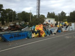 Los residuos recogidos durante la jornada de limpieza. Foto: Ajuntament de Sant Joan. 