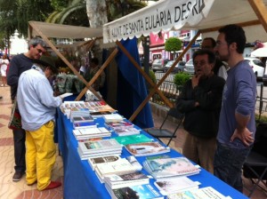 Parada de l'Institut d'Estudis Eivissencs. Al fons, Bartomeu Ribas i Toni Roca. Foto: D.V.