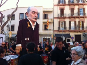 Un Villangómez gegant va saludar a tots els qui van acostar-se a Vara de Rey.