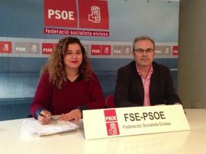 La diputada de PSOE-Pacte Pilar Costa i el secretari general de la FSE-PSOE Vicent Torres.