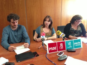 Enrique Sánchez, Patricia Abascal y Esperança Marí, en la rueda de prensa de hoy del PSOE-Pacte.