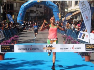 Indre Barkute se proclamó campeona femenina de la I Media Maratón de Ibiza.