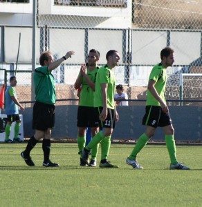 Julián Córdoba expulsó al delantero del Puig d'en Valls Labi en el minuto 48. 