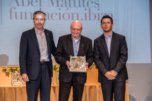 Abel Matutes recoge el premio a la major entidad patrocinadora concedido a su fundación. Foto: Sergio G. Cañizares