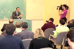 El presidente del Govern, Jose Ramón Bauzá, durante la comparecencia ante los medios. Foto: CAIB