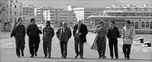 Marià Villangómez, amb altres poetes de l'illa al port de Vila. Foto: Carles Ribas