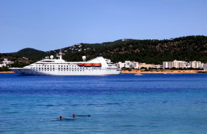 El Seabourn Pride tiene 134 metros de eslora y acoge a 208 pasajeros y 160 tripulantes. 