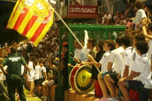 La afición de la Peña empezó a creer en la remontada tras los dos goles de penalti de Piquero. 