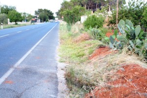 Las huellas del trágico accidente sucedido este martes todavía son visibles en la carretera.