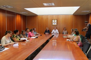 Imagen de la reunión entre representantes del Consell y de los trabajadores del Consorcio. Foto: Consell Insular d'Eivissa.