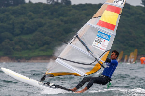 Joan Carles Cardona, durante una de las regatas disputadas en el Europeo de Brest. Foto: RS:X / Christian Chardon