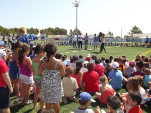 Había mucha expectación por ver de cerca y fotografiarse con Pepe Reina.