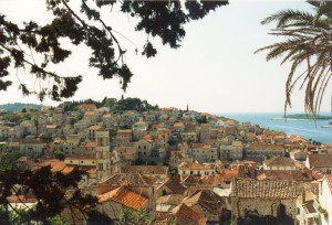 Vista general de Hvar, capital de la isla de mismo nombre. Foto: Wikipedia