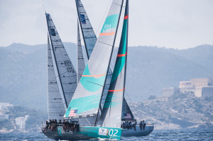 Una espectacular imagen de los tres barcos estadounidenses durante la regata de este jueves.