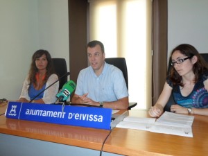 Un momento de la rueda de prensa, hoy, en can Botino