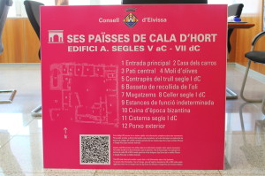 A la imatge, un d'aquestos cartells amb el codi QR.