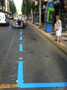 A les vuit del matí ja s'estaven pintant les marques de la zona blava a Isidor Macabich.