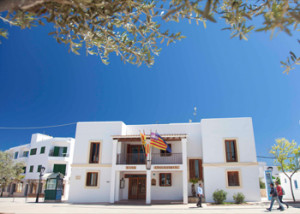 Cada un dels quatre partits amb representació a la màxima institució formenterera (Gent per Formentera, PP, PSIB i GUIF) rep una assignació fixa anual de 12.960 euros. Foto: Consell Insular de Formentera.