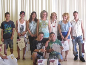 Imagen de la entrega de los diplomas. Foto: Ajuntament de Sant Josep. 