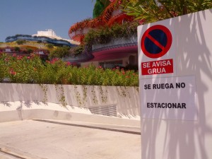 Imagen del falso vado permanente del edificio Las Boas del Paseo Marítimo de Eivissa