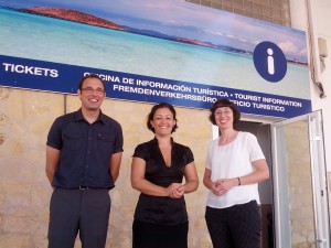 Carlos Barnús, Alejandra Ferrer y María de la Torre, durante la presentación de la oficina