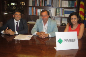 Javier Llinares, director Regional de Banca de Empresas y Corporaciones de la Territorial Este de BBVA, con Joan Tur, presidente de PIMEEF, y María Ángeles Marí, secretaria general de PIMEEF. Foto: Pimeef