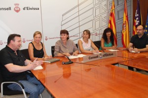 Un momento de la presentación de las jornadas de magia que organiza el Consell d'Eivissa.