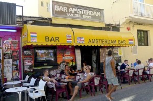 El bar Amsterdam, en Sant Antoni, donde trabajó Michaella junto a Andrés García.