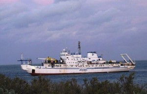 El barco Certamen, de la compañía Telefónica, ha sido el encargado de reparar el cable de fibra óptica.