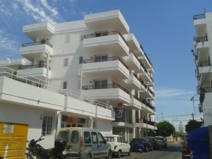 En la imagen, los apartamentos Casita Blanca, donde fue hallado el cadáver del joven irlandés. Foto: D. Ventura