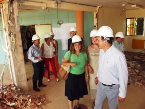 Vicent Marí y Joana Maria Camps, durante su visita a las obras del colegio de Santa Gertrudis.