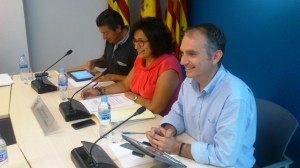 José Antonio Verdugo, Pepita Gutiérrez y Vicent Costa, durante el pleno de Sant Antoni.